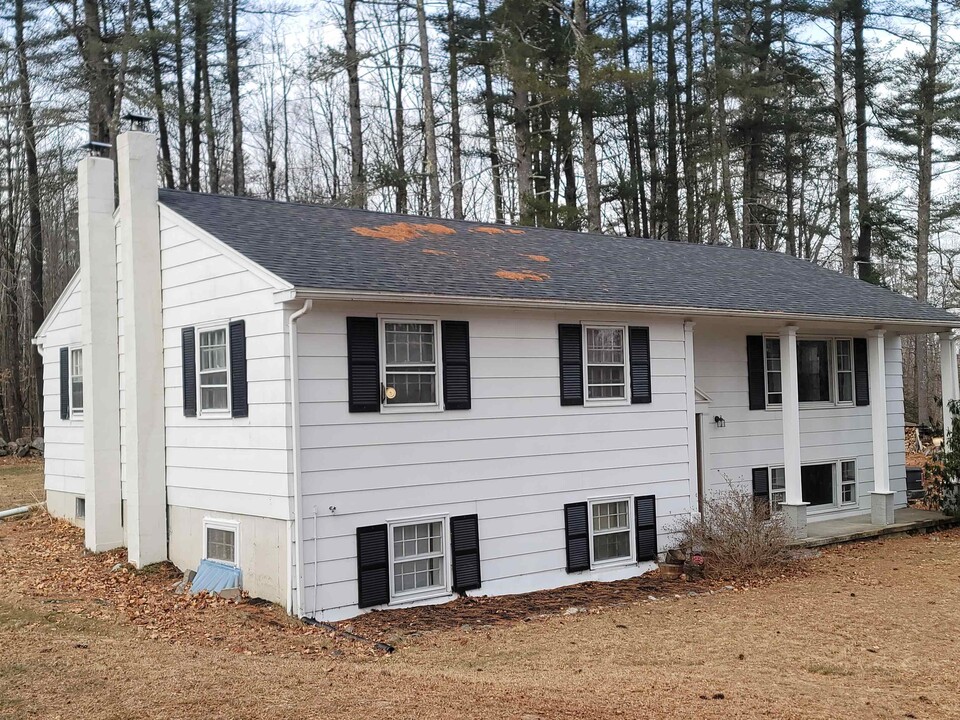 77 Tuftonboro Neck Rd in Mirror Lake, NH - Building Photo