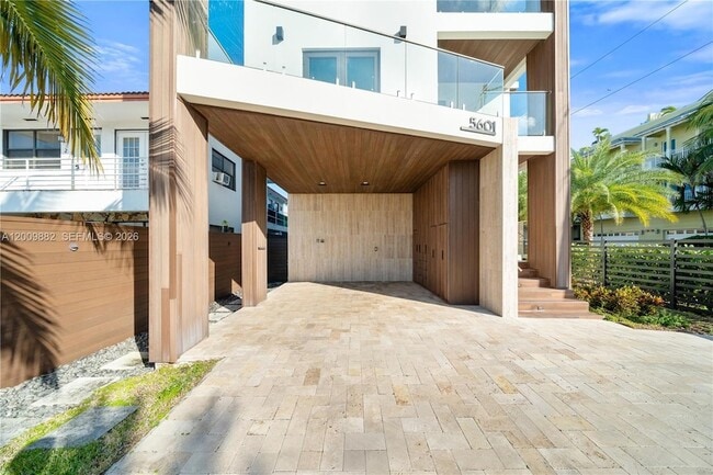5601 N Ocean Dr in Hollywood, FL - Building Photo - Building Photo