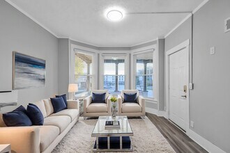 3860 Dodge St, Unit 1 in Omaha, NE - Foto de edificio - Building Photo