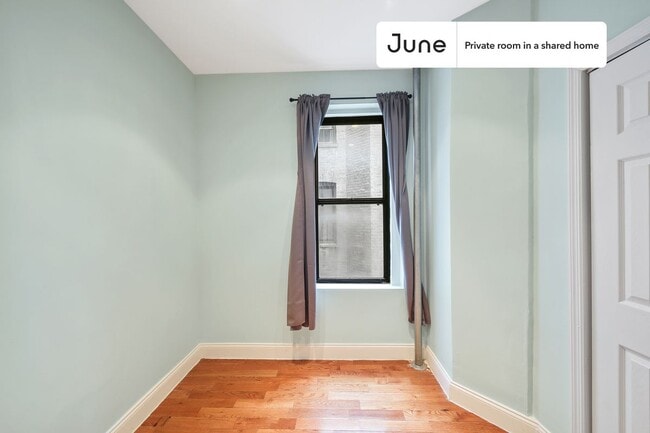 Private bedroom in 2 bed/1 bath Home in New York, NY - Building Photo - Building Photo