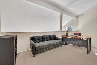 12 Hackberry Ct in Monmouth Junction, NJ - Building Photo - Building Photo