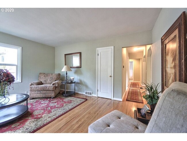 4516 SE 33rd Pl in Portland, OR - Building Photo - Building Photo