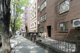 695 Bedford Avenue in Brooklyn, NY - Building Photo - Building Photo