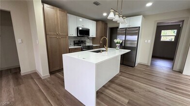 203 Carol Way in Ft. Myers, FL - Building Photo - Building Photo