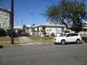 241 E Buckthorn St in Inglewood, CA - Foto de edificio - Building Photo