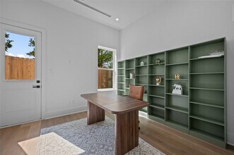 5705 Dolores St in Houston, TX - Building Photo - Building Photo