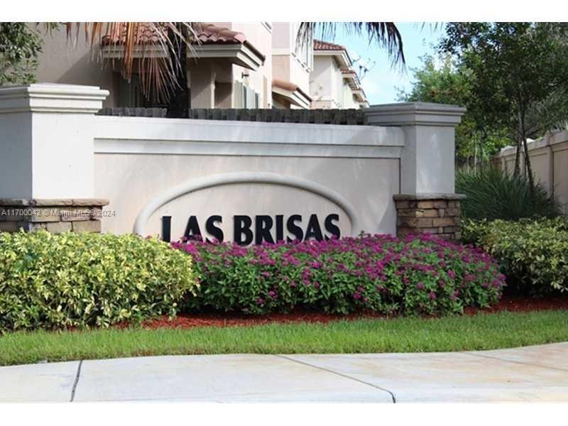 211 Las Brisas Cir in Weston, FL - Building Photo