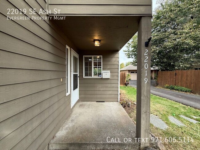 22019 SE Ash St in Gresham, OR - Building Photo - Building Photo