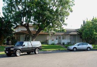 Rosewood Apartments in Orange, CA - Building Photo - Building Photo