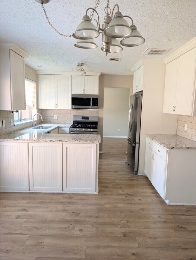 9303 Palm Shores Dr in Spring, TX - Foto de edificio - Building Photo