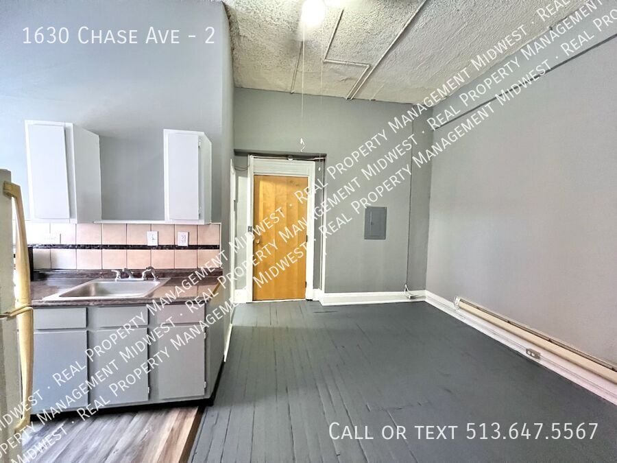 1630 Chase Ave in Cincinnati, OH - Building Photo
