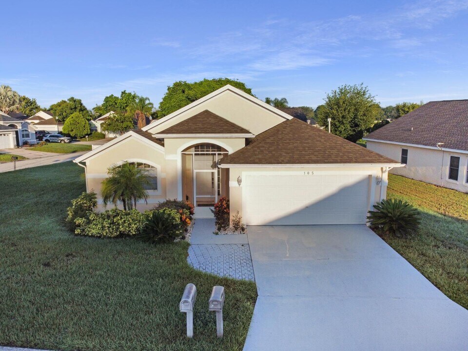 105 Jessamine Dr in Davenport, FL - Building Photo