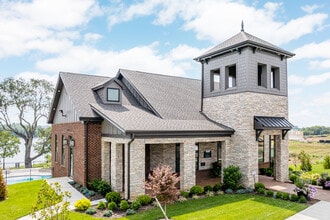 Latitude 37 Apartments in Lexington, KY - Foto de edificio - Building Photo