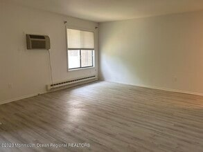 76 Overlook Way in Englishtown, NJ - Building Photo - Building Photo