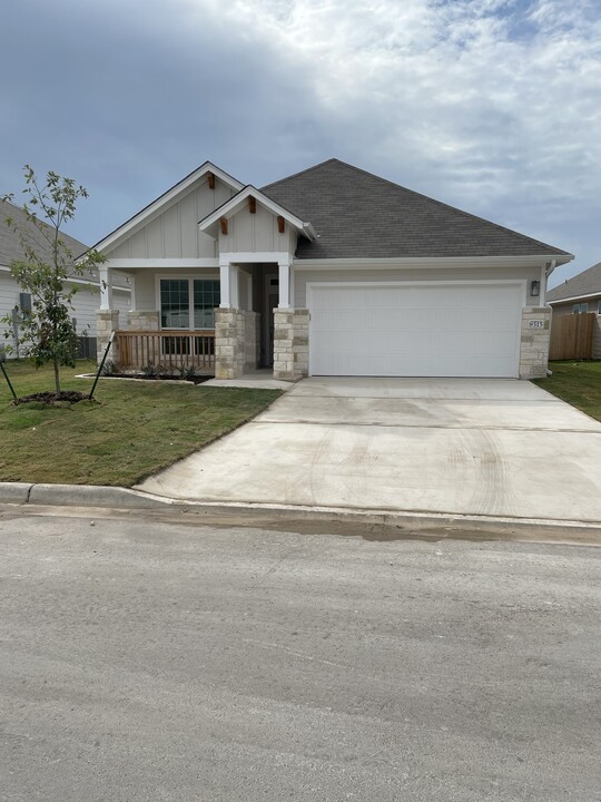 8515 Chena Rdg Dr in Temple, TX - Building Photo