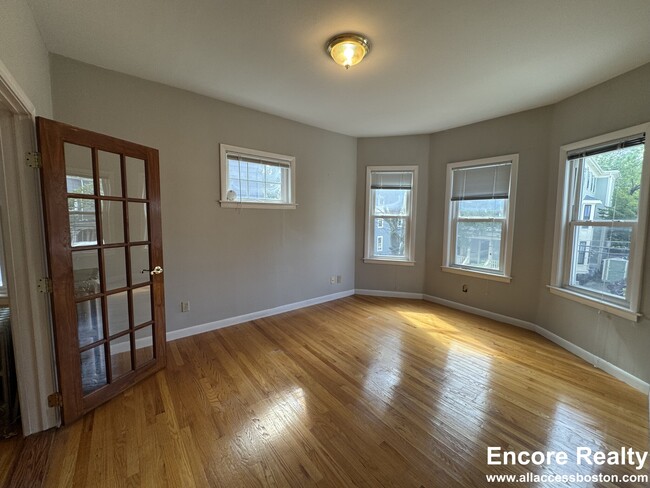 23 Tufts St, Unit 2M