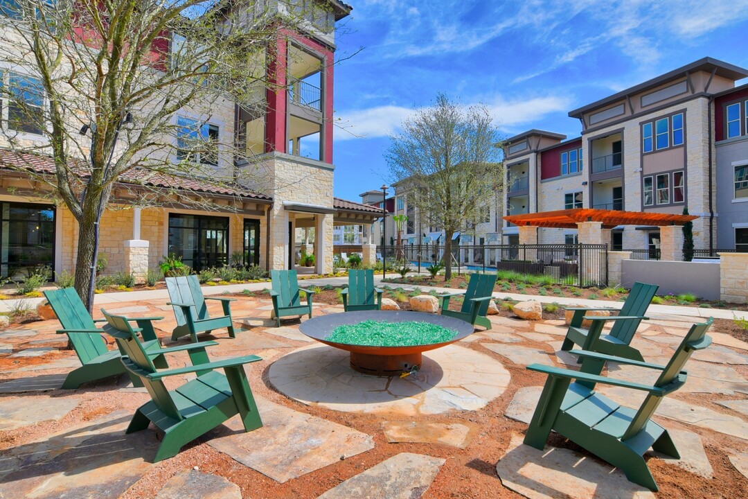 Park at Rialto Apartments in San Antonio, TX - Building Photo