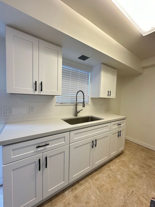 property at 1963 W Greenleaf Ave