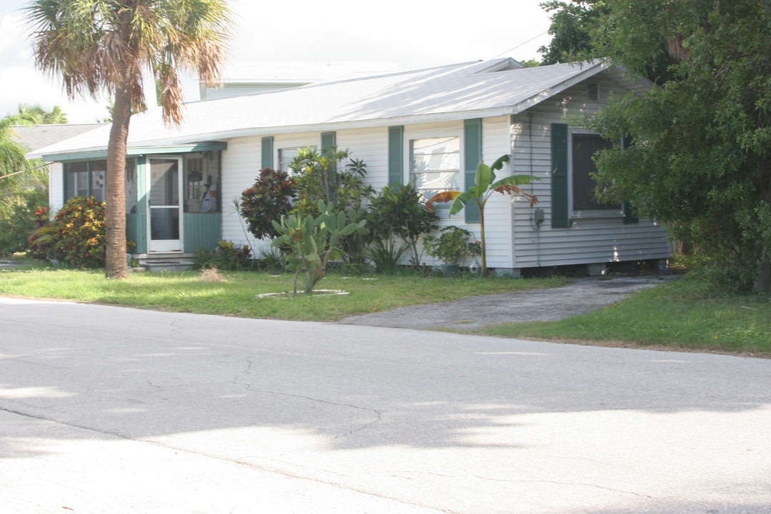 13436 Boca Ciega Ave in Madeira Beach, FL - Building Photo