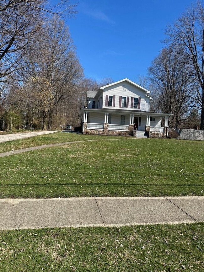 321 Grant St in Geneva, OH - Building Photo - Building Photo