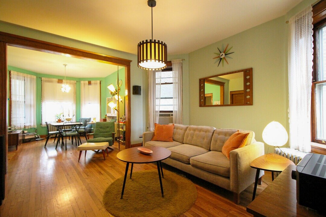 2036 N Sawyer Ave in Chicago, IL - Building Photo