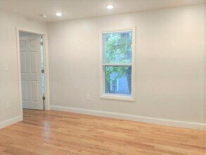 44 Cogswell Ave, Unit 2 in Cambridge, MA - Foto de edificio - Building Photo