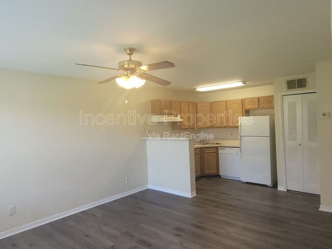 4736 Walden Cir in Orlando, FL - Foto de edificio - Building Photo