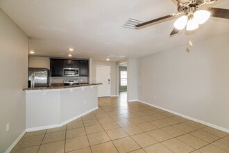 4176 High Ridge Ave in Spring Hill, FL - Building Photo - Building Photo