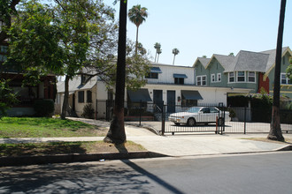 950 Menlo Ave in Los Angeles, CA - Building Photo - Building Photo