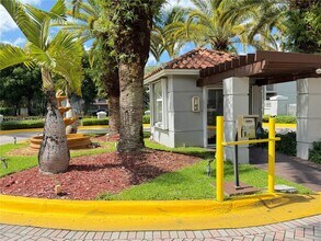4764 NW 114th Ave in Doral, FL - Foto de edificio - Building Photo