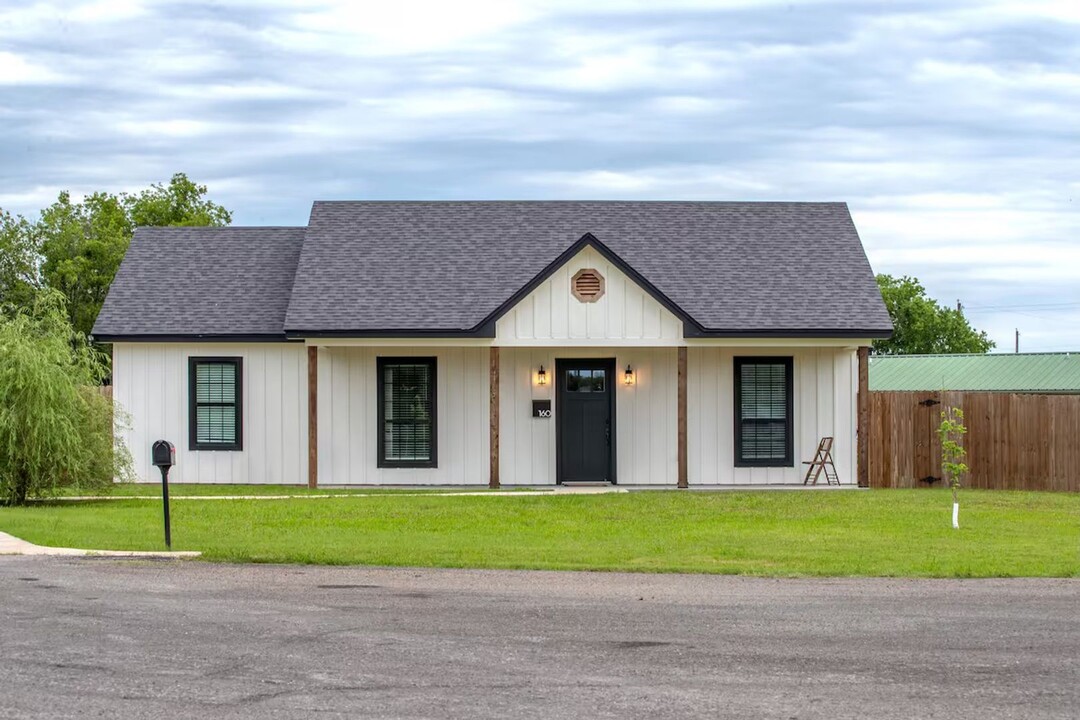 160 Durand Court in Waco, TX - Building Photo