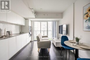 955 Bay St. in Toronto, ON - Building Photo