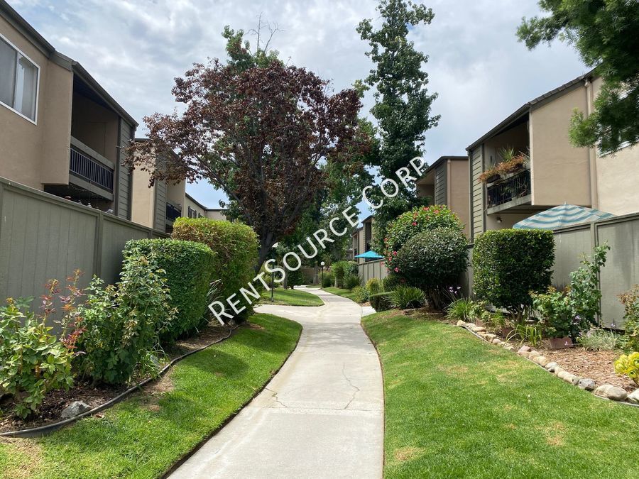 24411 Trevino Dr in Santa Clarita, CA - Building Photo