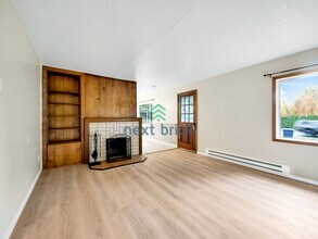 17205 Spruce Way in Lynnwood, WA - Building Photo - Building Photo