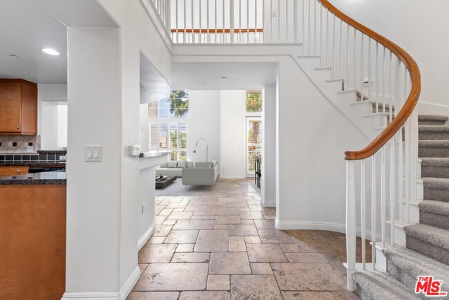 5831 Seawalk Dr in Los Angeles, CA - Building Photo - Building Photo