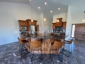 8426 S Black Hawk Dr in Idaho Falls, ID - Building Photo - Building Photo