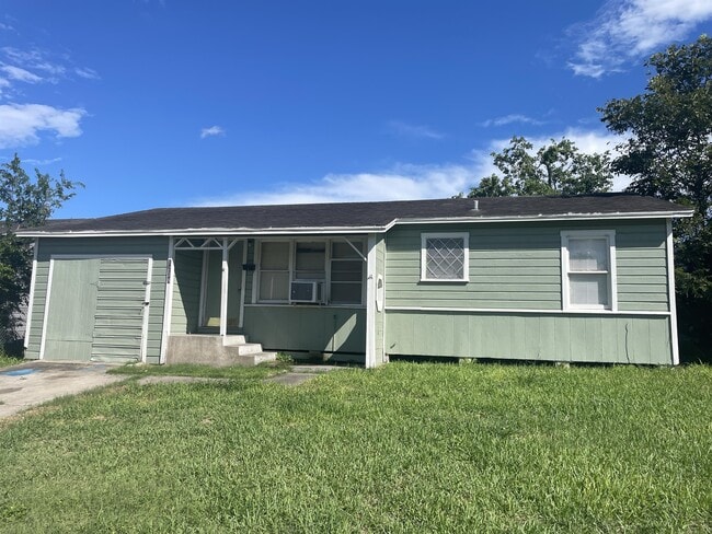 property at 1238 Dona Dr