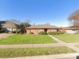 3305 Lynbrook Dr in Plano, TX - Building Photo