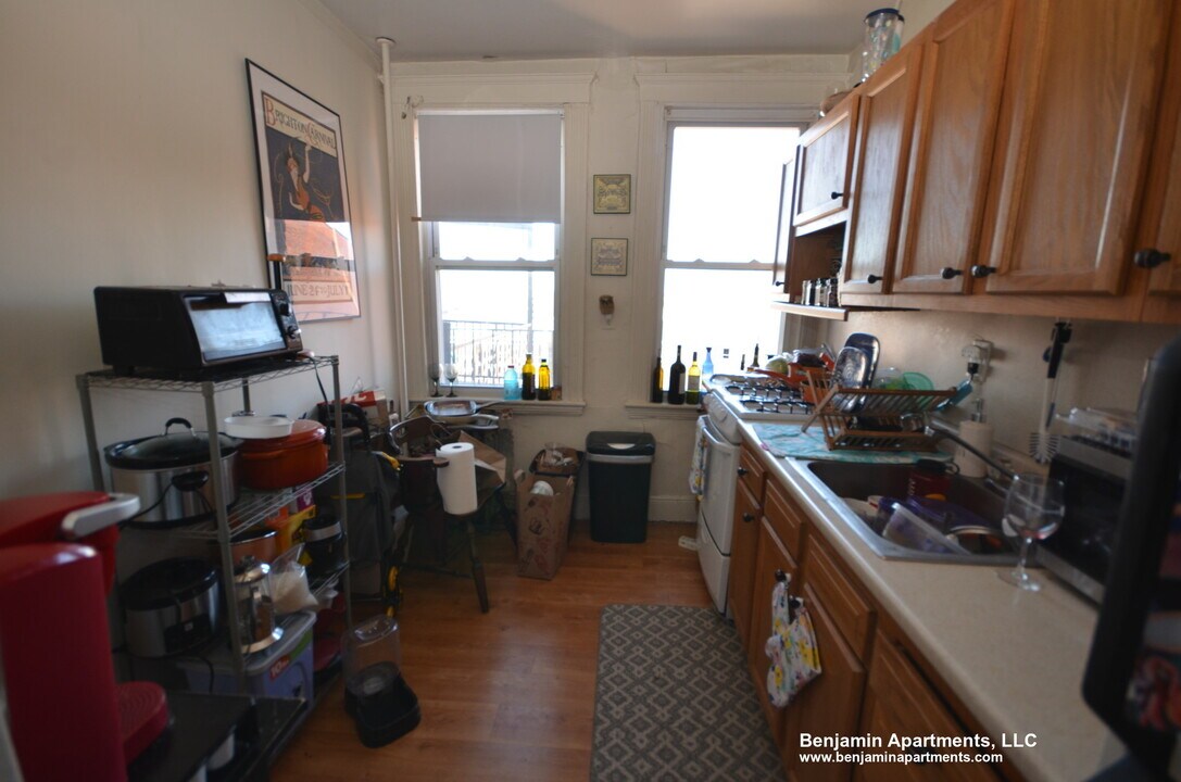 1612 Commonwealth Ave, Unit 24 in Boston, MA - Building Photo