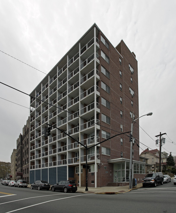 Fulton House in Weehawken, NJ - Foto de edificio