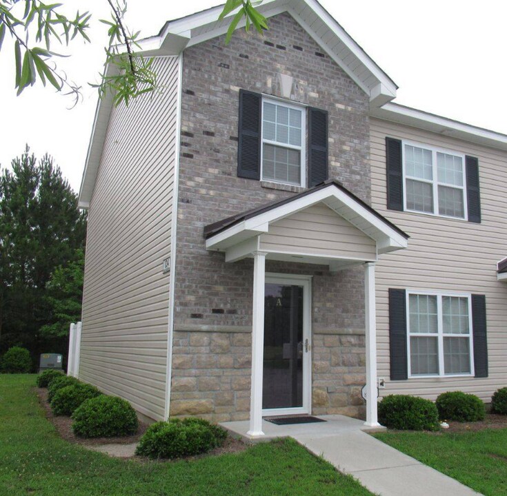 124 Chandler Dr in Greenville, NC - Building Photo