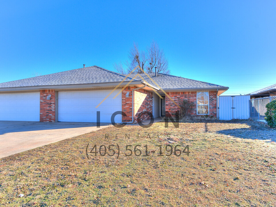 1206 Summerton Pl in Yukon, OK - Building Photo