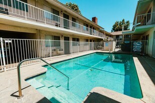 18407 Dearborn Street in Northridge, CA - Building Photo