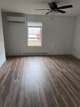 672 Main Rd in Hampden, ME - Foto de edificio - Building Photo