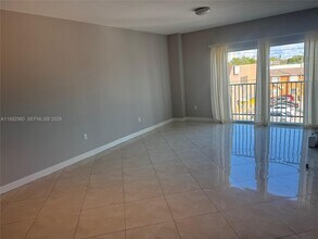 2280 SW 32nd Ave in Miami, FL - Foto de edificio - Building Photo