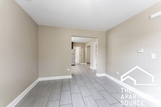 2618 N Harding Ave, Unit #G in Chicago, IL - Foto de edificio - Building Photo