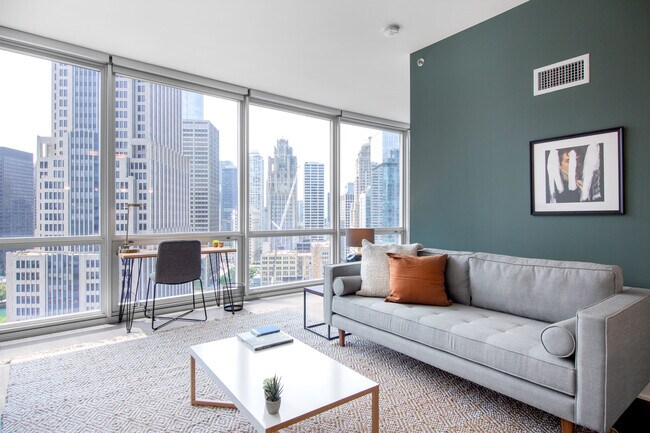 property at 615 W 7th St