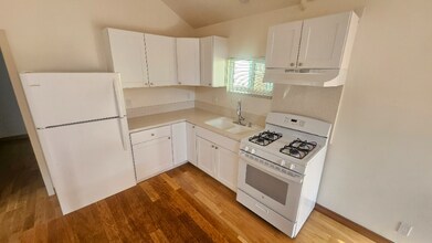 437 Altair Pl in Los Angeles, CA - Foto de edificio - Building Photo