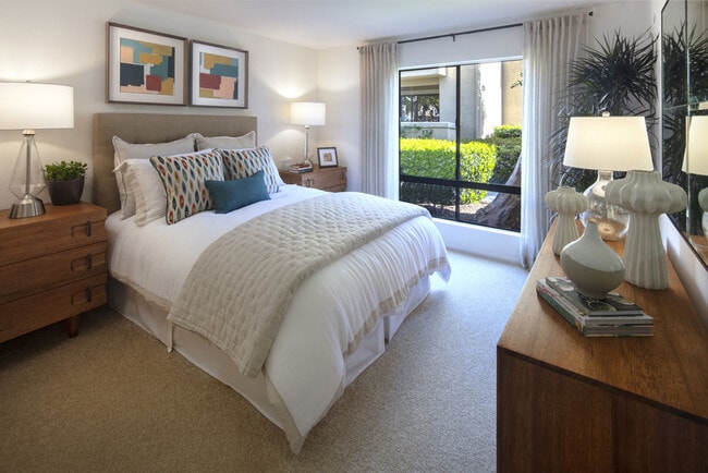 Northwood Place in Irvine, CA - Foto de edificio - Building Photo