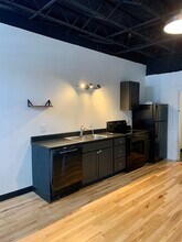 181 Elm St, Unit 103 in Biddeford, ME - Building Photo - Building Photo